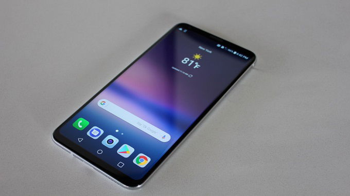 mua-tra-gop-lg-v30-dang-mua-xtmobile