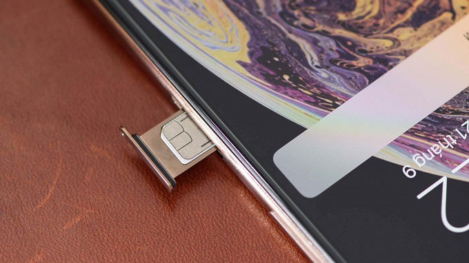 2-mat-khe-sim-iphone-xs-max-xtmobile