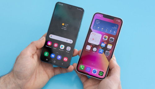 So sánh App 007Win hỗ trợ đa dạng nền tảng 007Win nhà cái S22 và iPhone 13: Có gì khác biệt?