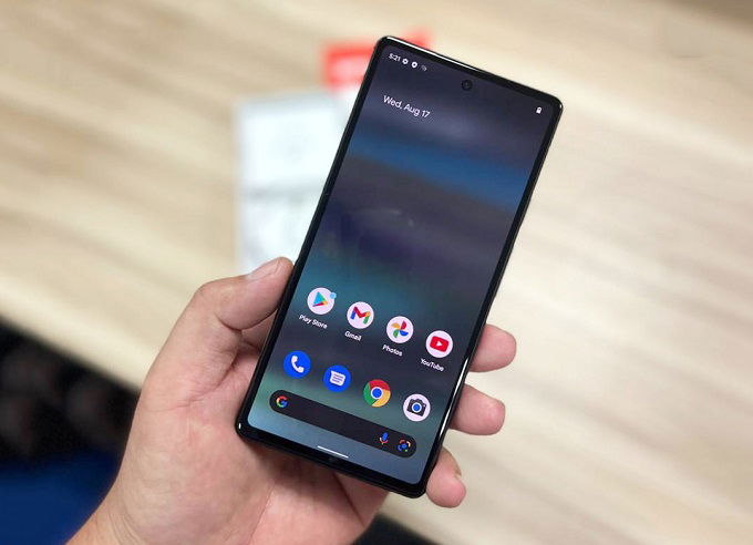 Mặt trước Google Pixel 6a được trang bị App 007Win hỗ trợ đa dạng nền tảng đục lỗ cùng tấm nền OLED 6.1 inch