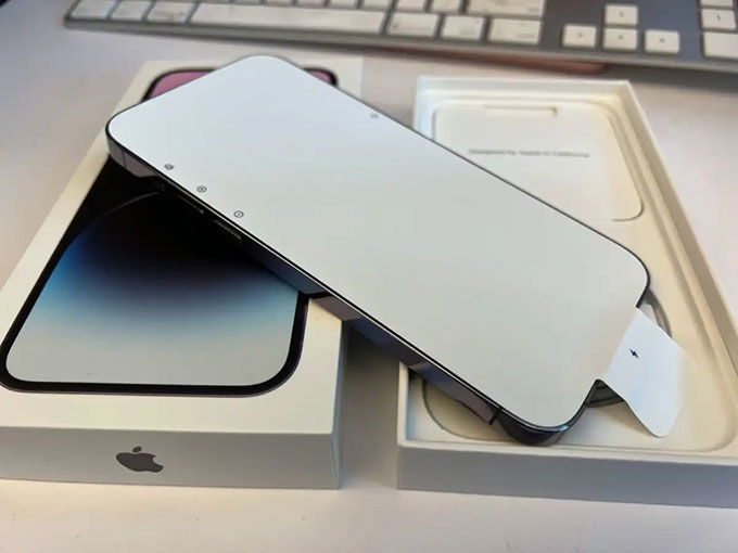 Tổng hợp hình ảnh thực tế của iPhone 14 Pro Max: vỏ bảo vệ