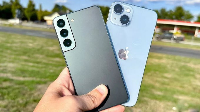 Cả iPhone 14 và Galaxy S22 đều không có nhiều thay đổi lớn nào so với thế hệ tiền nhiệm
