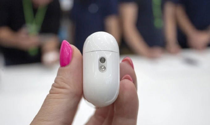 AirPods Pro‌ 2 có thể sử dụng liên tục trong 30 giờ khi sử dụng hộp sạc MagSafe 
