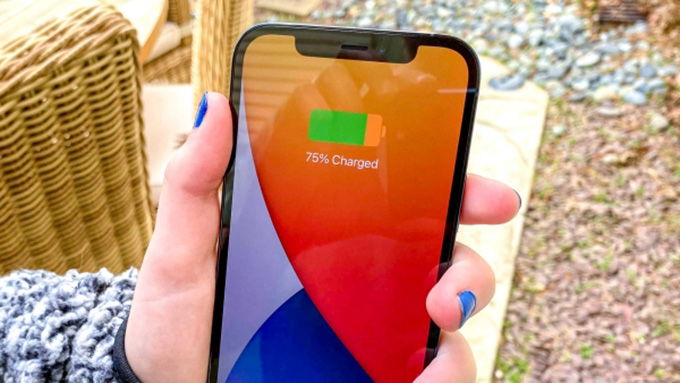 iOS 16.0.2 sẽ không khắc phục lỗi tụt pin trên iPhone