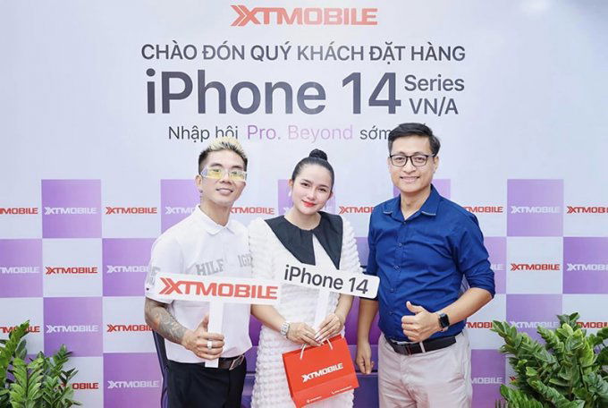 khanh-don-va-ba-xa-huynh-nhu--iphone-14-pro-max-tim-xtmobile