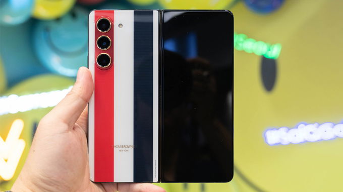 Galaxy Z Fold 5 Phiên bản Thom Browne 