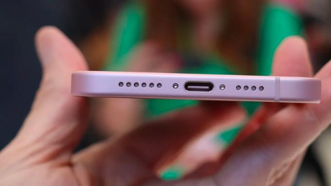 Cổng USB-C trên iPhone 15