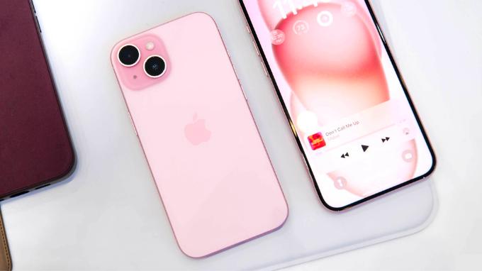 iPhone 15 Plus màu hồng