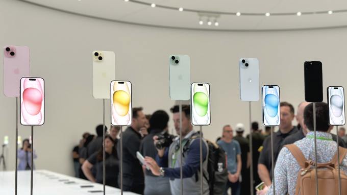 Mua iPhone 15 Plus màu nào cũng đẹp