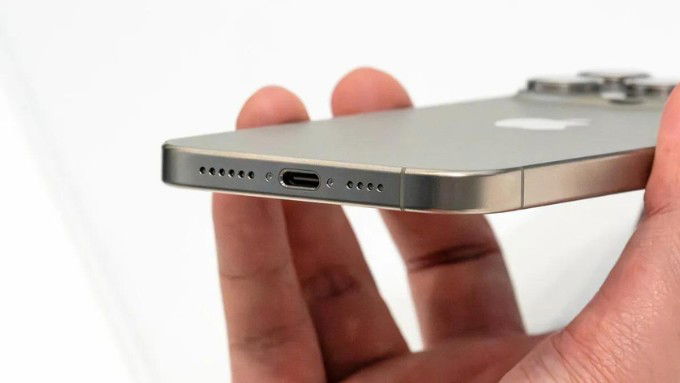 Cổng sạc USB-C trên iPhone 15 Pro