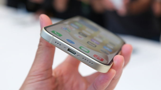 Cổng USB-C mới trên iPhone 15
