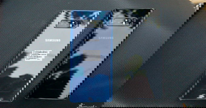 so-sanh-galaxy-note-8-mau-xanh-deep-sea-blue-va-den-black-midnight-14