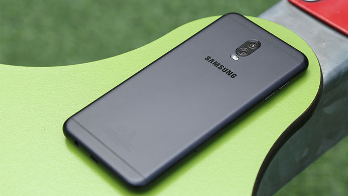 Galaxy-J7-Plus-voi-thiet-ke-manh-me-nang-dong-XTMobile