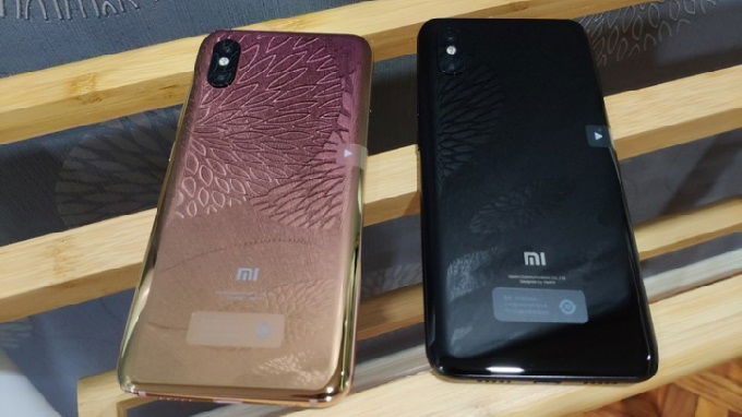 Mi 8 Pro có 2 phiên bản màu đẹp tuyệt vời