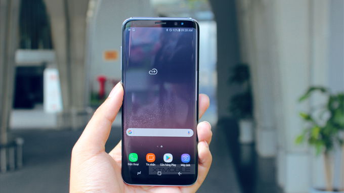 man-hinh-tren-galaxy-s8-rat-dep-va-doc-dao-xtmobile