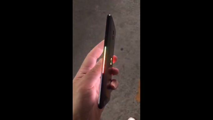 canh-ben-black-shark-2-xtmobile