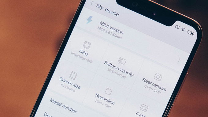 Xiaomi Mi 8 Pro-thi-đuoc-trang-bi-san-he-đieu-hanh-Android-8.1-Oreo-tren-nen-tang-MIUI-10-xtmobile