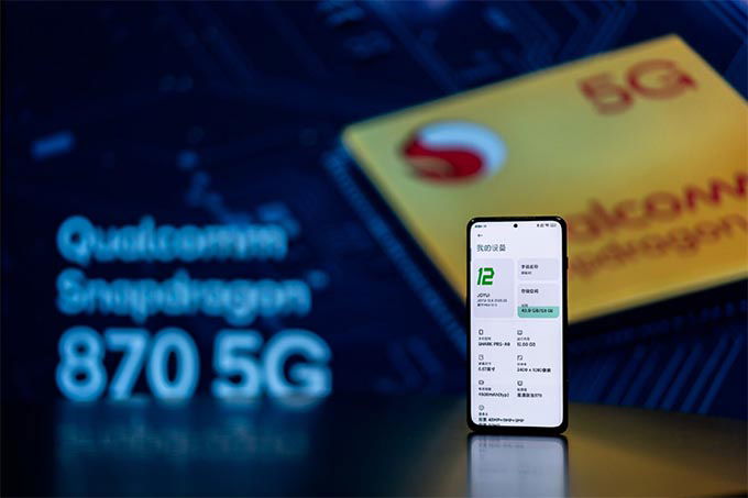 Cấu hình mạnh mẽ với chip xử lý Snapdragon 870