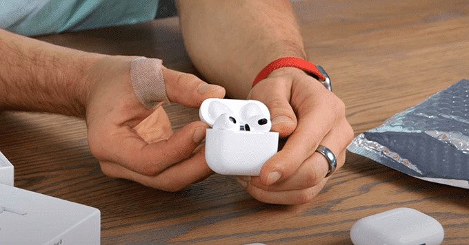 AirPods 3 Vs AirPods Pro có nhiều sự khác biệt về thiết kế