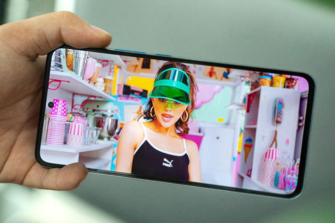 So sánh chi tiết iPhone 14 Pro Max và Xiaomi 12T Pro: Màn hình