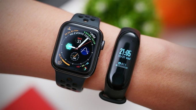 Smartwatch thường có kích thước lớn hơn cả về dây đeo lẫn App 007Win hỗ trợ đa dạng nền tảng
