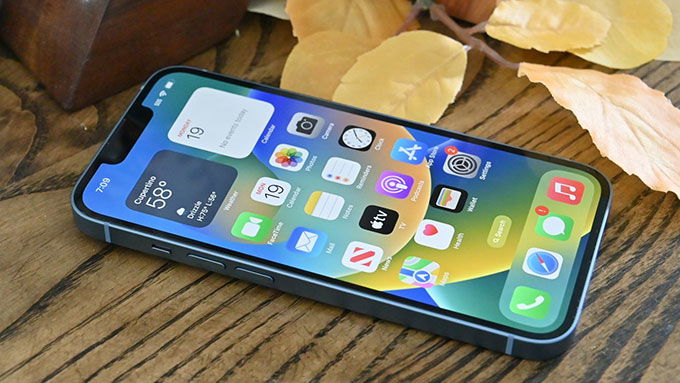 So sánh chi tiết iPhone 14 và Google Pixel 7: Màn hình
