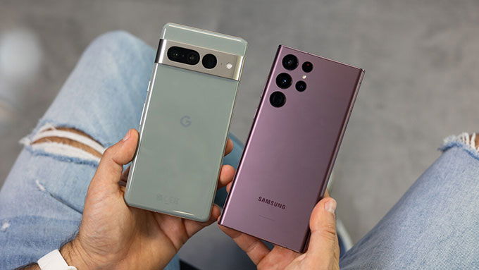 Galaxy S22 Ultra và Pixel 7 Pro đều sở hữu những thay đổi trong thiết kế
