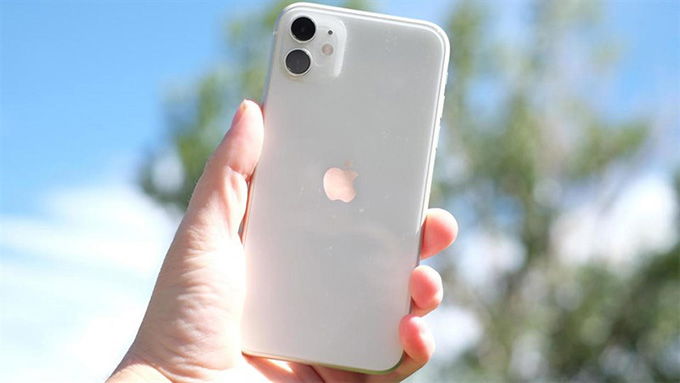 iPhone 11 là mẫu iPhone đầu tiên sở hữu camera mắt cá