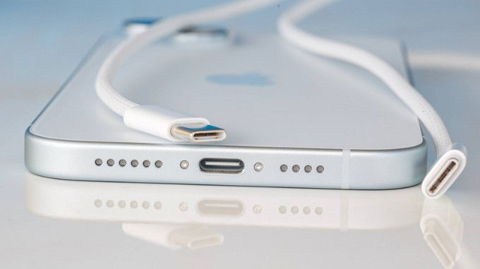 Cổng sạc USB-C trên iPhone 15 Plus