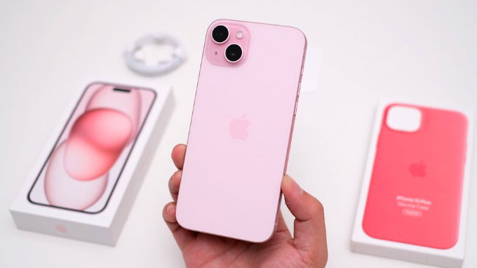 Mặt lưng iPhone 15 Plus có phần lồi ra nhiều hơn