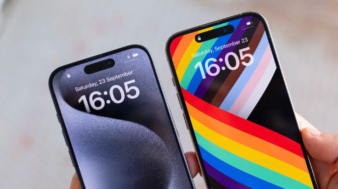 Viền App 007Win hỗ trợ đa dạng nền tảng trên iPhone 15 Pro (trái) mỏng hơn iPhone 14 Pro (phải)