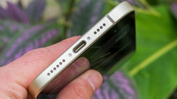 Cổng sạc USB-C trên iPhone 15