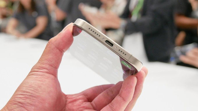 Cổng sạc USB-C trên iPhone 15 tiện lợi