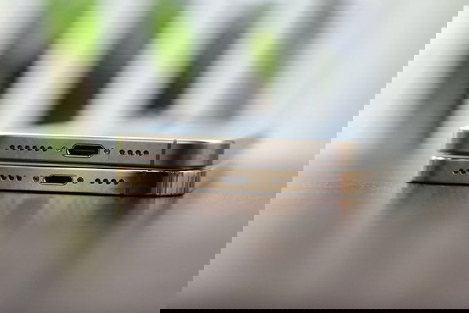 So sánh cổng sạc iPhone 15 Pro và iPhone 12 Pro Max