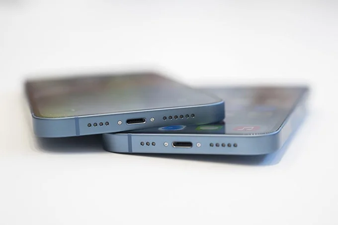 So sánh tốc độ sạc iPhone 15 Plus và iPhone 13 Pro Max