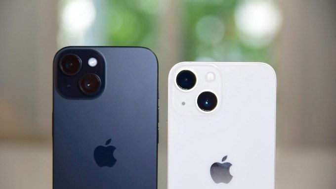 Cụm camera kép trên iPhone 15 Plus và iPhone 13