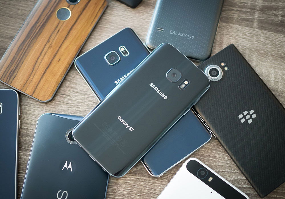 galaxy-s7-above-pile_1