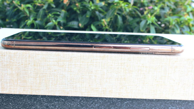 Hiện tại chỉ có duy nhất bản iPhone Xs Max 2 SIM này mới dùng được cả 2 SIM tại thị trường VN