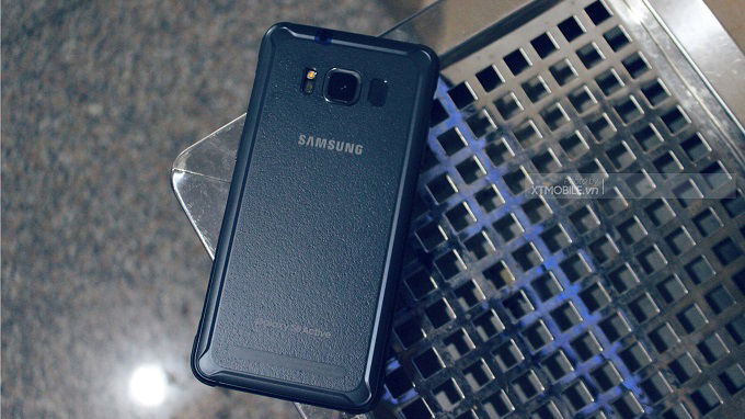 Vẻ ngoài hầm hố của Galaxy S8 Active
