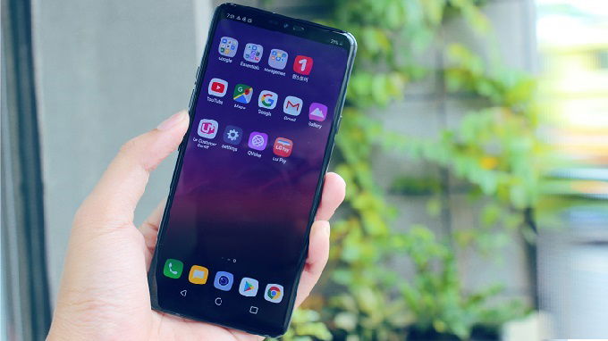 Màn hình LG G7 ThinQ rực rỡ ngay cả ngoài trời