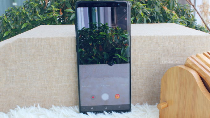 Hỗ trợ quay video 4K, chống rung quang học OIS...và rất nhiều những tính năng đặc biệt khác