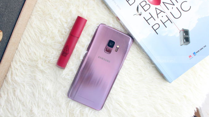 Camera Galaxy S9 có khả năng thay đổi khẩu độ với 2 thông số f/2.4 và f/1.5