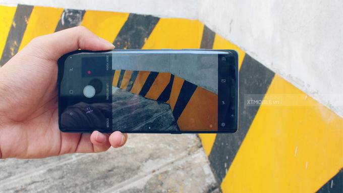 Smartphone sở hữu cụm camera kép thông số 12MP ở mặt lưng