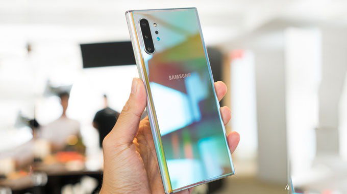 Galaxy Note 10 Plus sở hữu ngoại hình đơn giản tinh tế