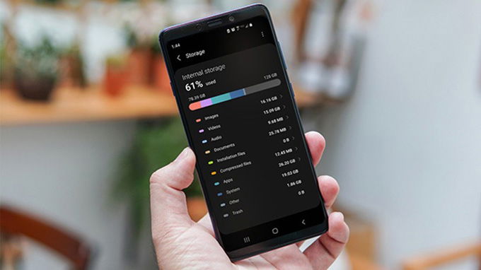 ROM đóng vai trò lưu trữ trong smartphone