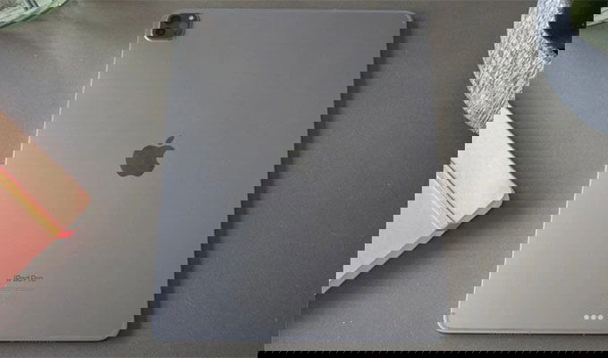  iPad Pro 2022 M2 12.9inch 128GB Wifi không có nhiều khác biệt so với thế hệ tiền nhiệm