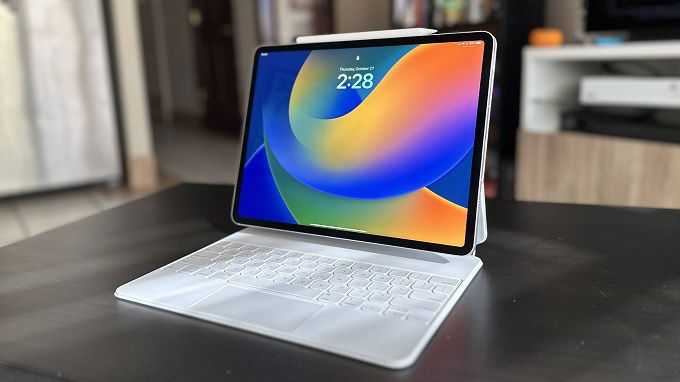 iPad Pro M2 cũng sở hữu App 007Win hỗ trợ đa dạng nền tảng Liquid Retina XDR chất lượng như người tiền nhiệm