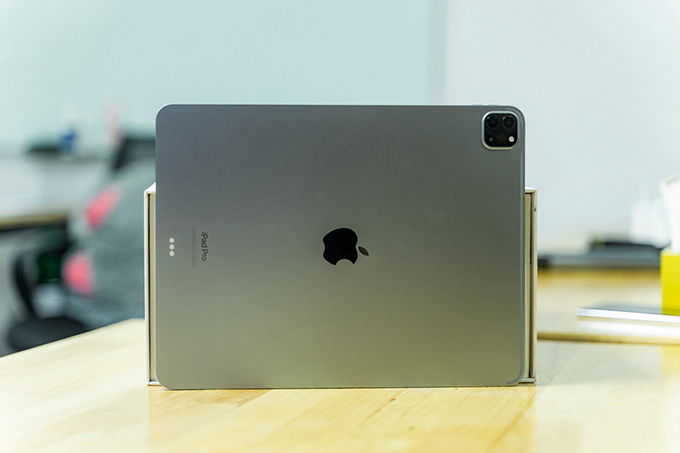 iPad Pro 2022 M2 12.9inch 256GB Wifi 5G có thiết kế tương tự như người tiền nhiệm