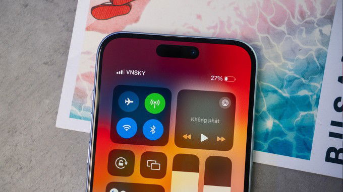 Màn hình Dynamic Island trên iPhone 15 Plus