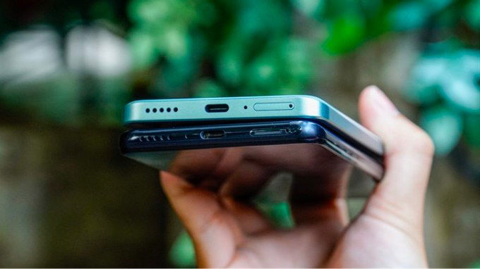 Pin trên Xiaomi 13T và Xiaomi 12T